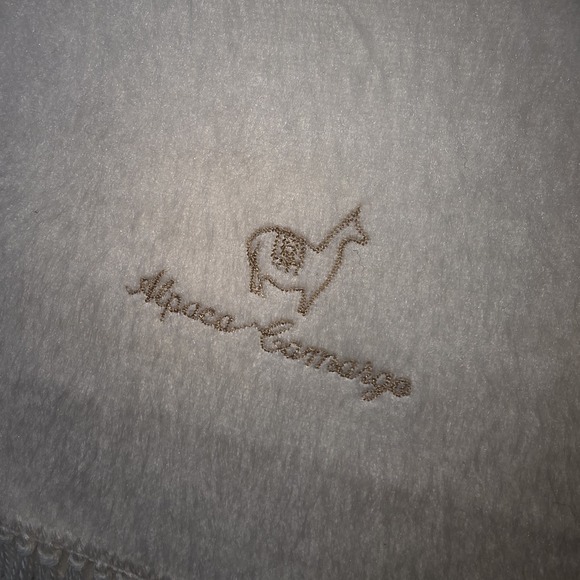 Alpaca Neck Scarf Wrap Fringe Winter White 9 x 70 Soft Fuzzy Alpaca Camargo Peru - Picture 2 of 4